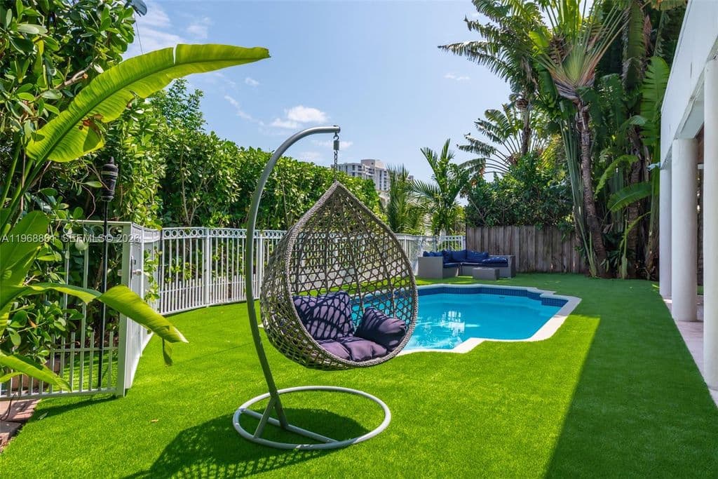 5+1 Müstakil ev — 1173 NE 104th St
