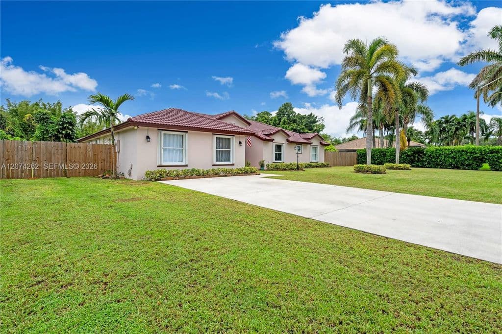 5-bedroom Single-Family Home — 28565 SW 158th Ct
