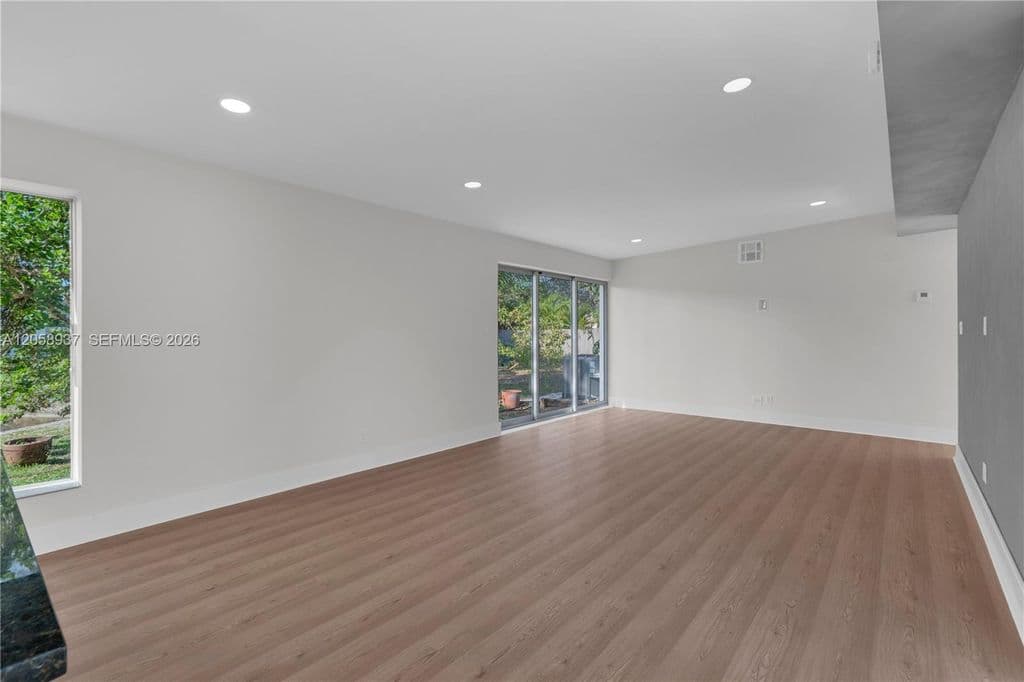 3+1 Müstakil ev — 5801 NW 20th St