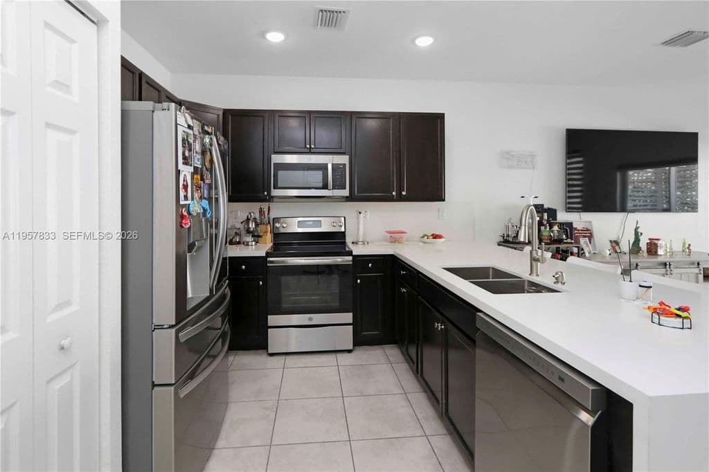 3+1 Mülk — 10628 W 33rd Way