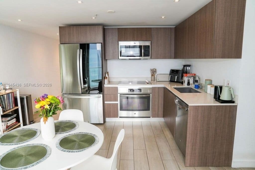 2-bedroom Condo — 1600 SW 1st Ave APT 906
