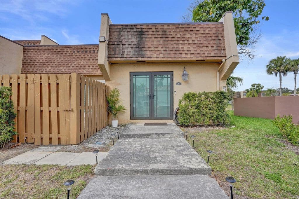 3+1 Mülk — 3541 NW 95th Terrace #202