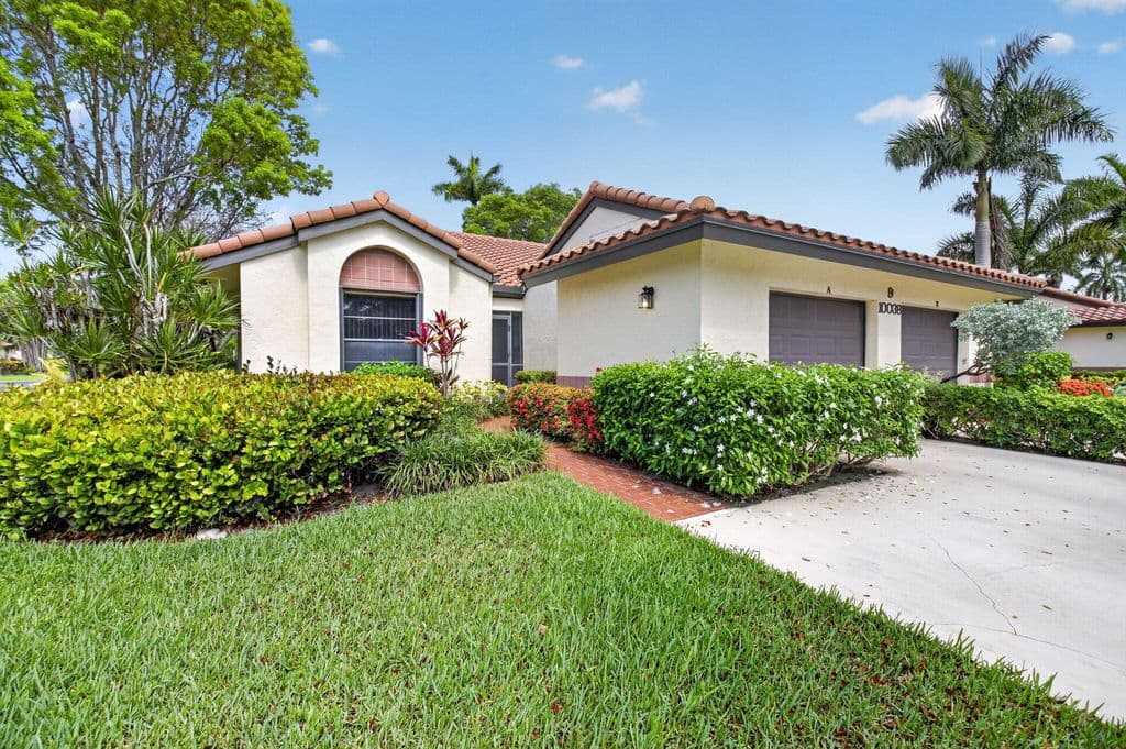 2-bedroom Condo — 10039 Andrea Lane #A