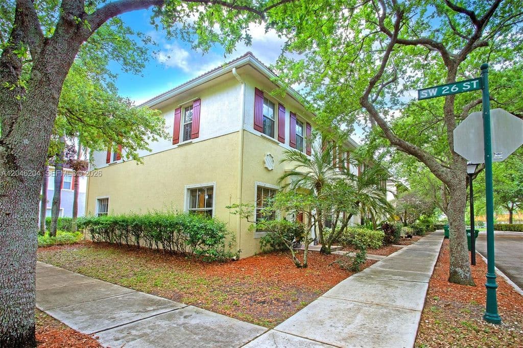 2+1 Mülk — 2615 SW 100th Ave #2615