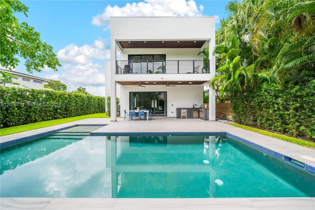 4-bedroom Single-Family Home — 1629 NE 4th Pl