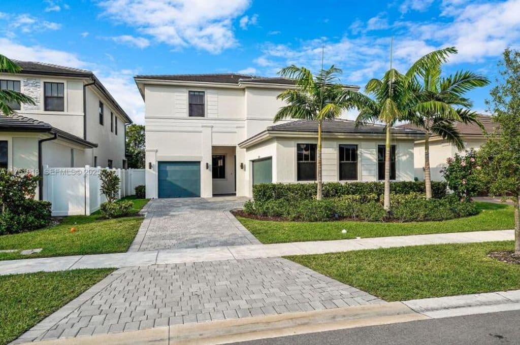 5-bedroom Single-Family Home — 17325 SW 41 Street
