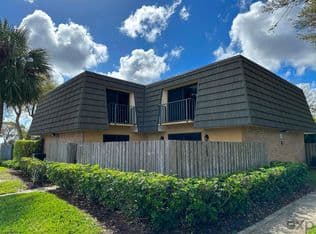 2-bedroom Townhouse — 1008 10th Way, West Palm Beach, 33407