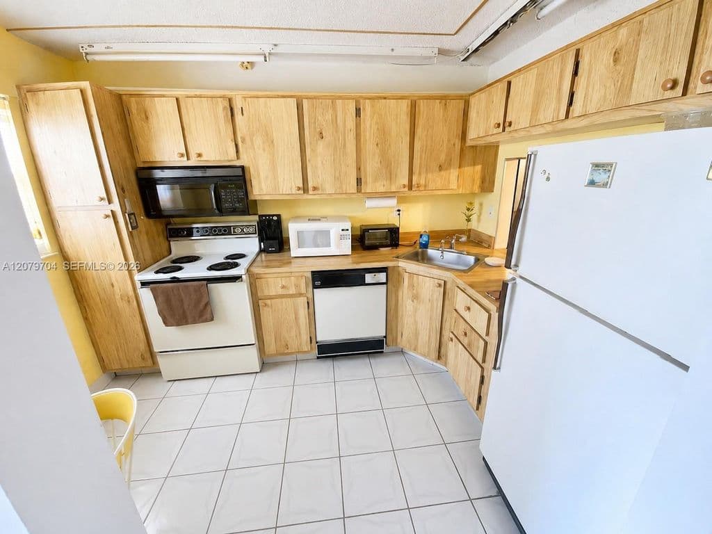 1-bedroom Condo — 1751 NW 75th Ave APT 303