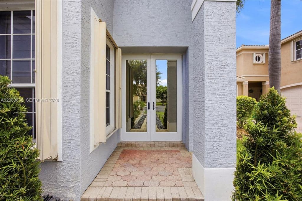 5-bedroom Single-Family Home — 2576 SW 158th Ave