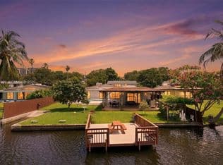 5+1 Müstakil ev — 2531 NE 195th St, Miami, 33180