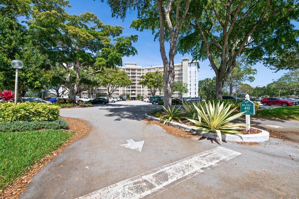 2-bedroom Condo — 3051 N COURSE Drive #211