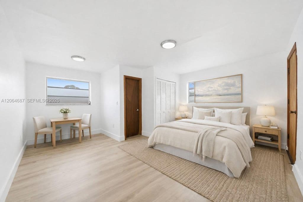 4+1 Müstakil ev — 1781 SW 13th St