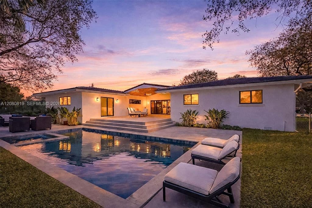 5-bedroom Single-Family Home — 12940 SW 73rd Ave