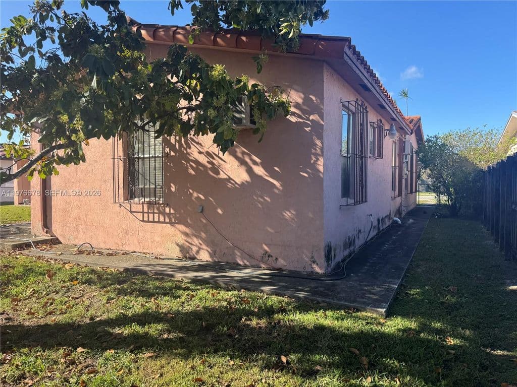 3+1 Müstakil ev — 10730 SW 66th Dr
