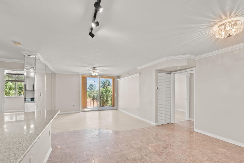 2+1 Condo — 1200 Scotia Drive #403