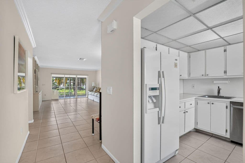 2-bedroom Condo — 9287 VISTA DEL LAGO #13 D