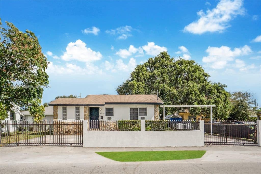 3+1 Müstakil ev — 6535 NW 6th Ave