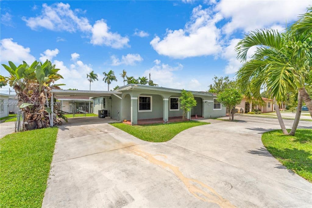4+1 Müstakil ev — 6860 SW 18th St
