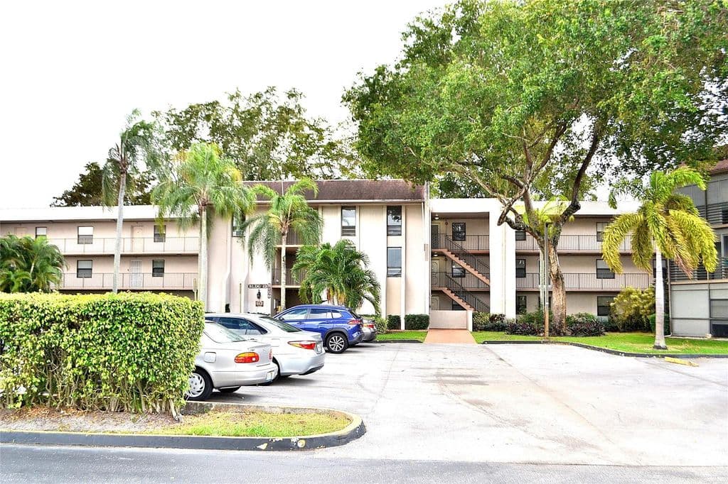 2-bedroom Condo — 8150 W Mcnab Road #210