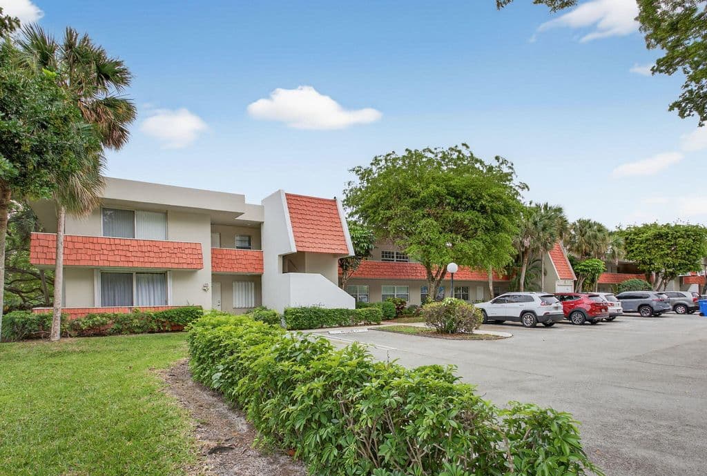 3-bedroom Condo — 800 Cypress Boulevard #204a