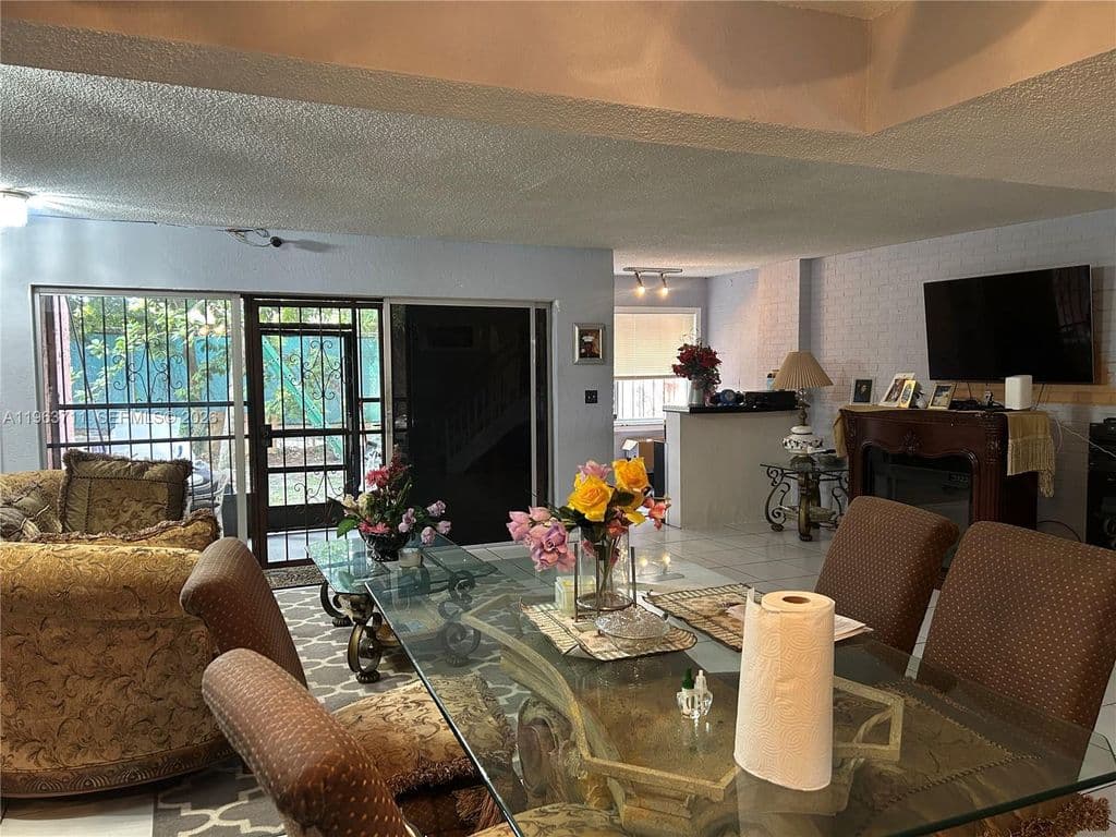 3+1 Mülk — 1653 NW 58th Ave #14