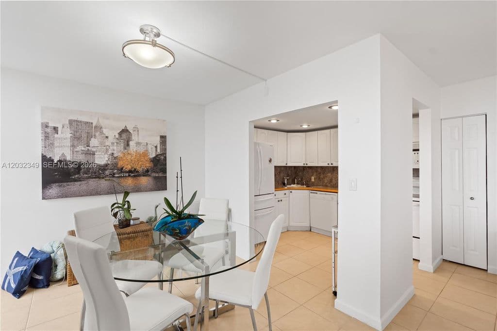 1-bedroom Condo — 3675 N Country Club Dr APT 2201