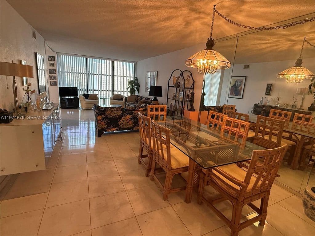 2-bedroom Condo — 1000 Parkview Dr APT 1022