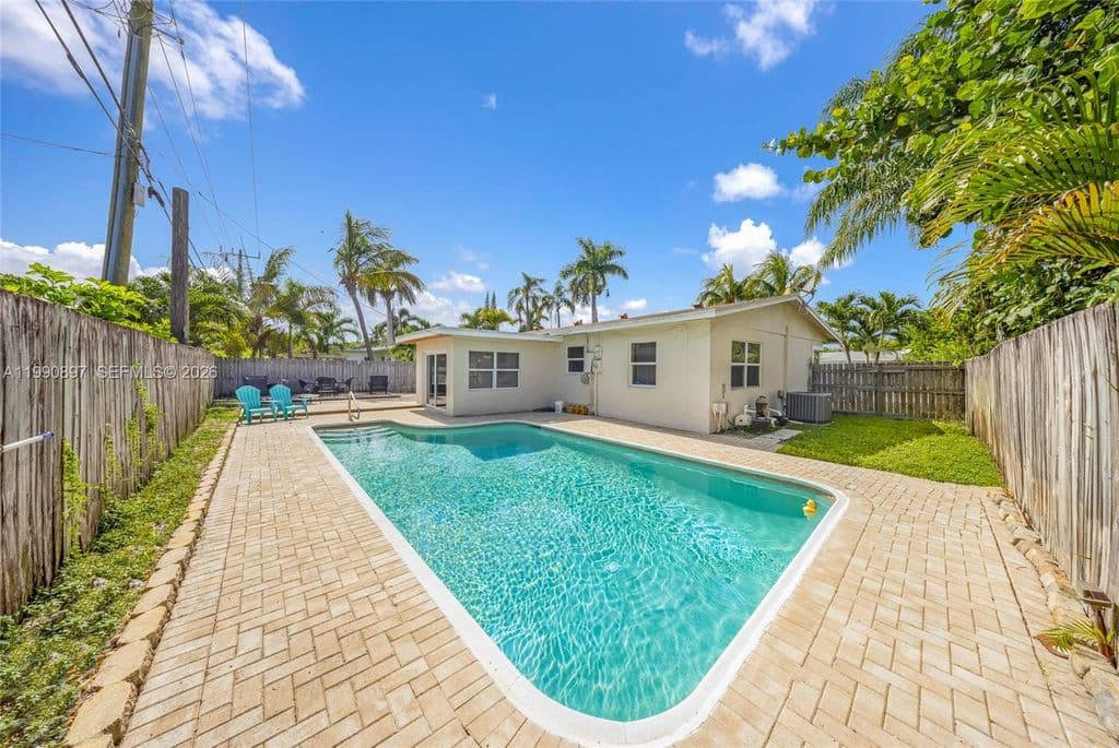 3-bedroom Single-Family Home — 1460 NE 30th Ct