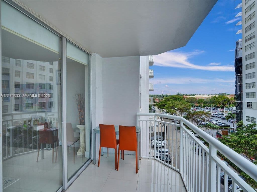 3-bedroom Condo — 18061 Biscayne Blvd APT 502