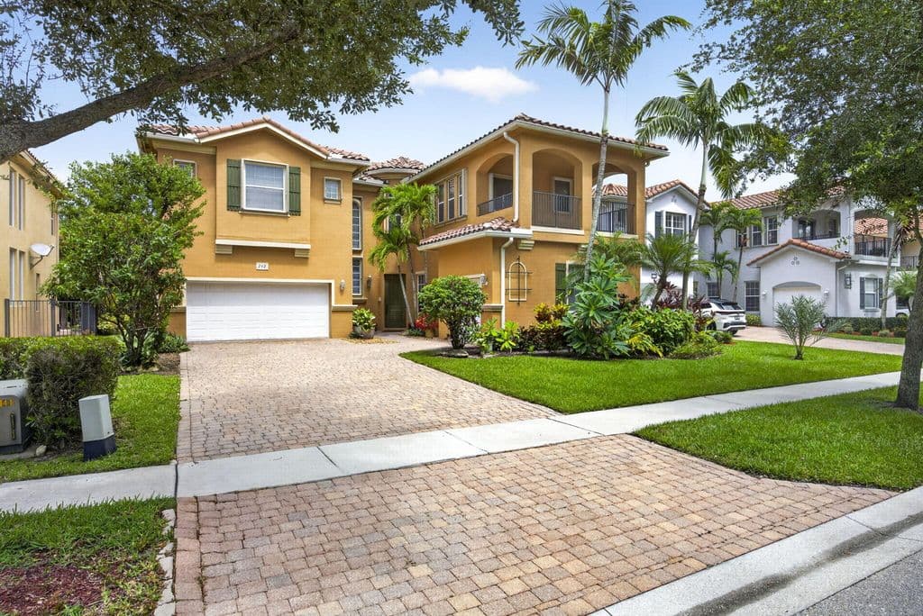 6-bedroom Single-Family Home — 742 Cresta Circle