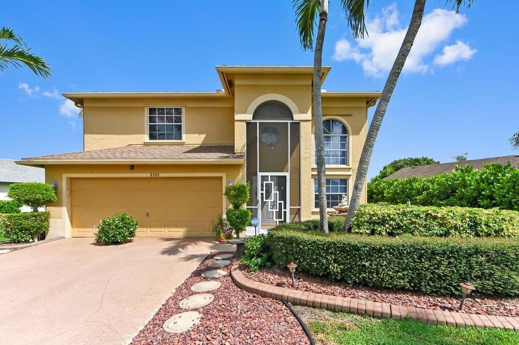 4-bedroom Single-Family Home — 6205 Lansdowne Circle