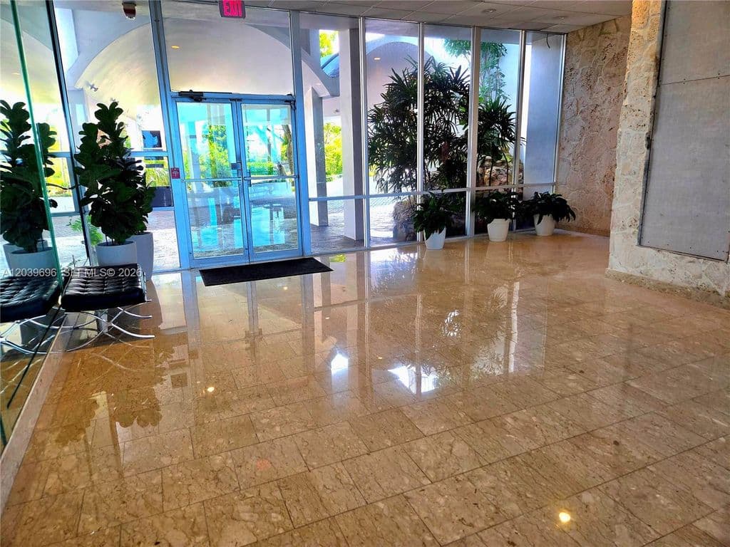 1+1 Condo — 11930 N Bayshore Dr APT 910