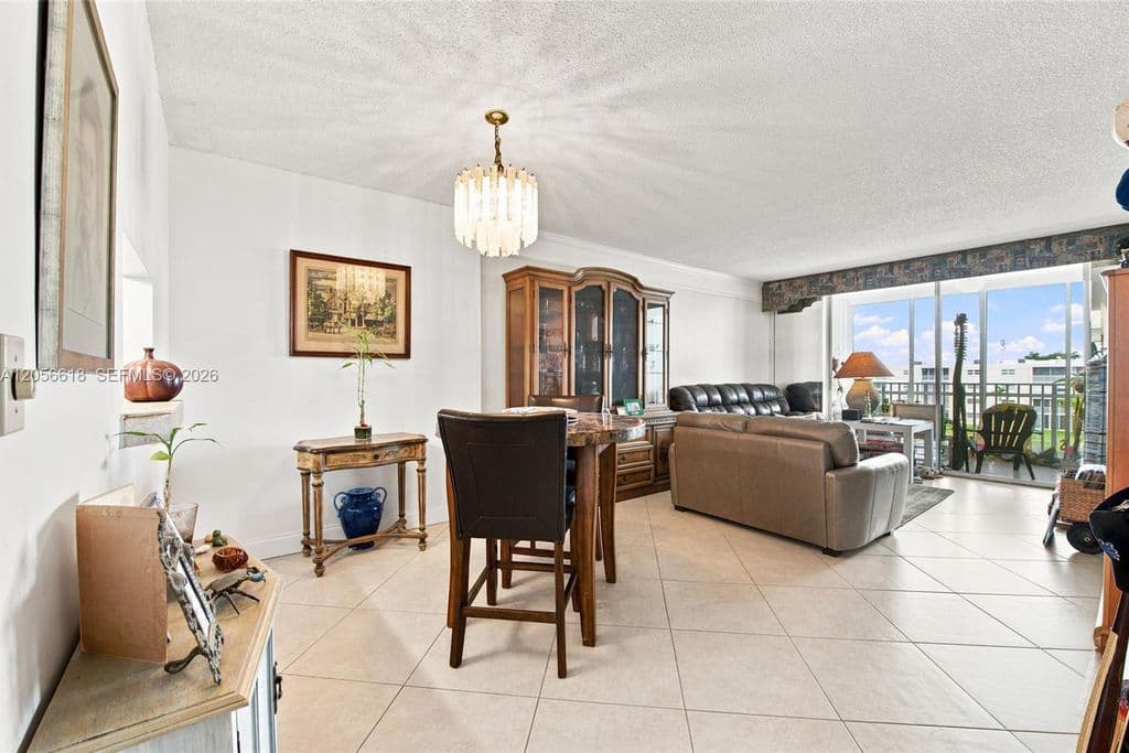 1+1 Condo — 1025 SE 2nd Ave APT 406