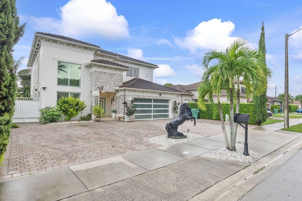 4-bedroom Single-Family Home — 15580 SW 176TH Terrace