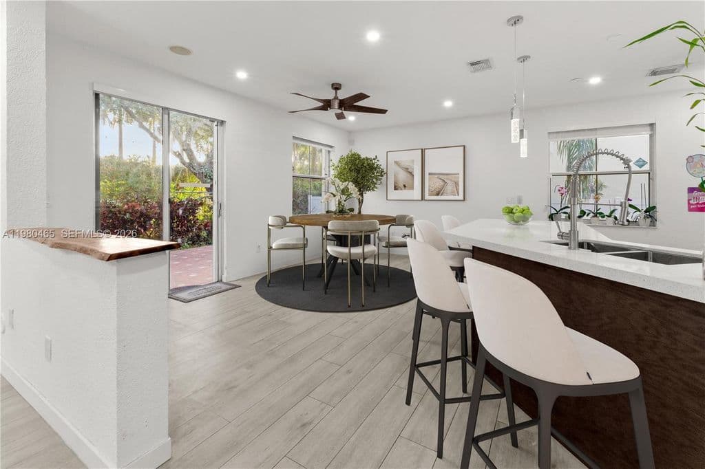 4-bedroom Property — 17130 SW 36th Ct