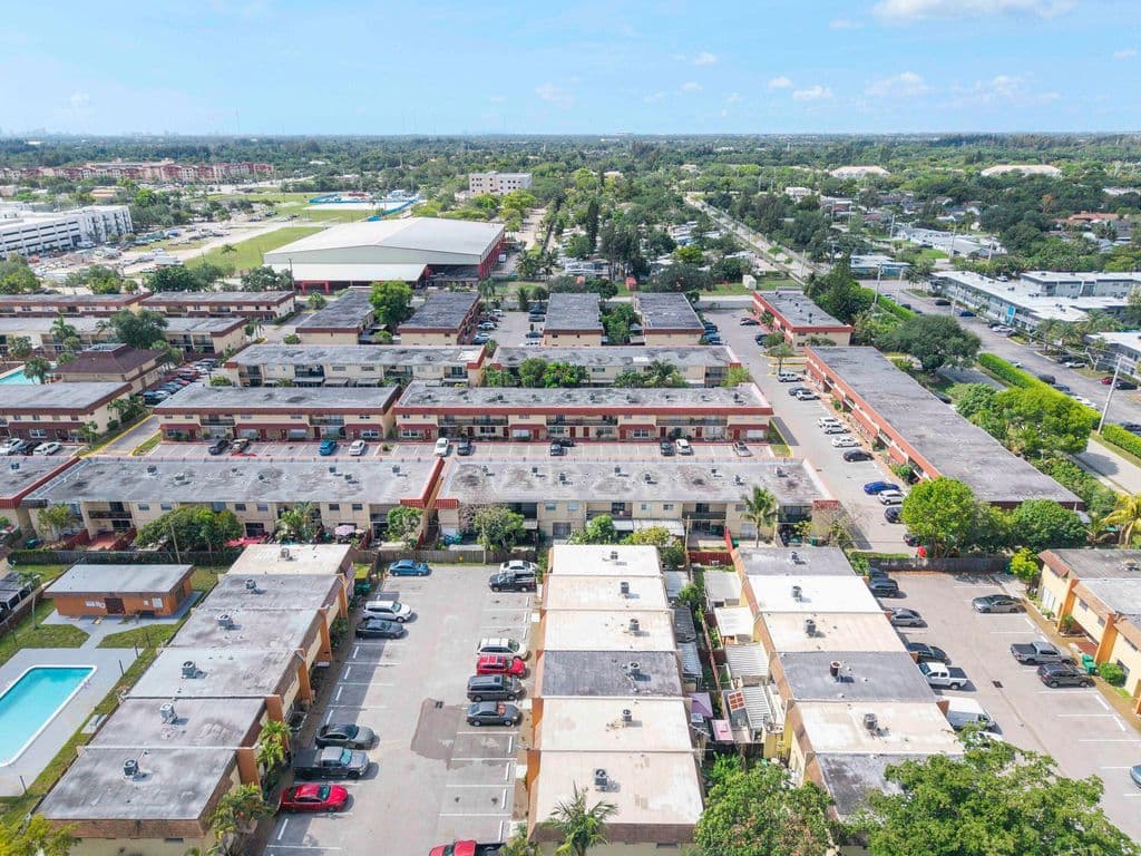 3-bedroom Property — 6659 SW 41st Place #38
