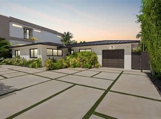 3+1 Müstakil ev — 12906 Cherry Rd, North Miami, 33181