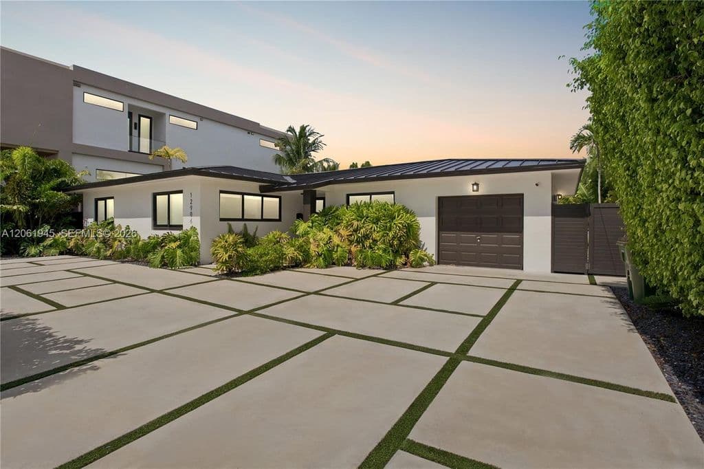 3+1 Müstakil ev — 12906 Cherry Rd