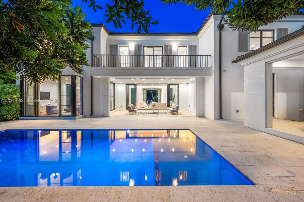 5-bedroom Single-Family Home — 1220 S Alhambra Cir