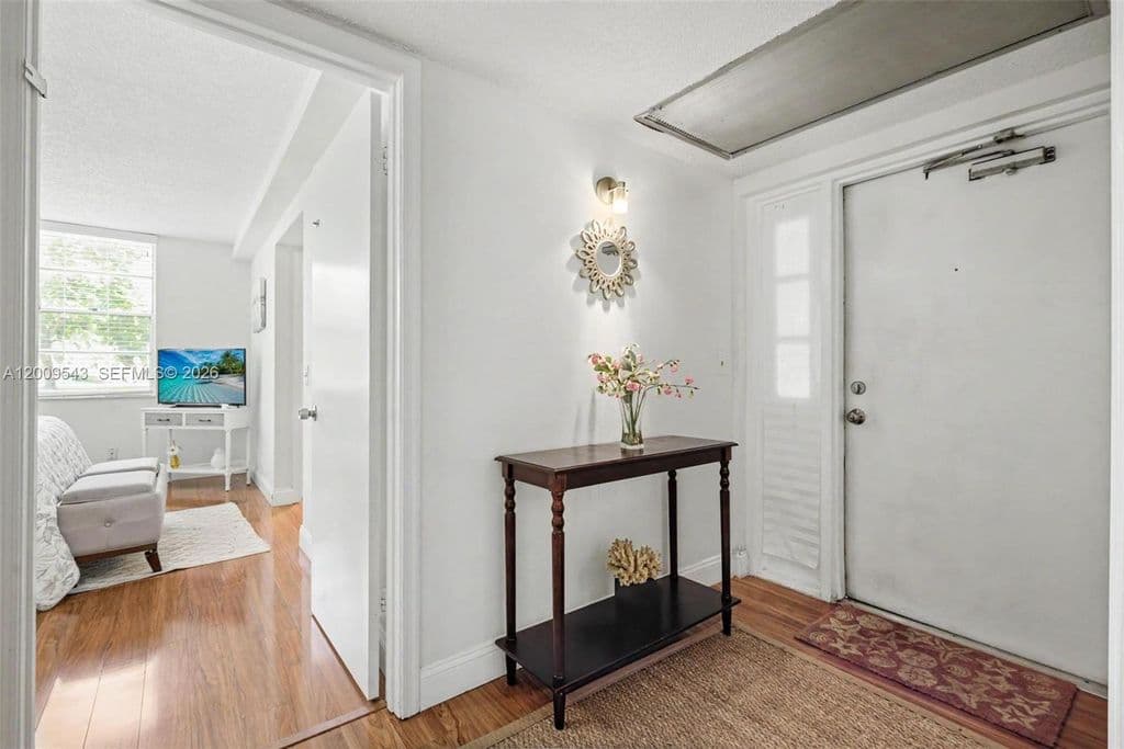 3-bedroom Condo — 9340 Lagoon Pl APT 110