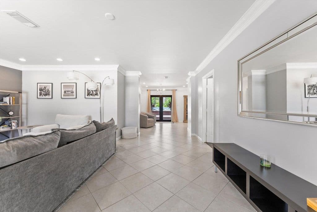 2-bedroom Single-Family Home — 728 NE 9TH Avenue