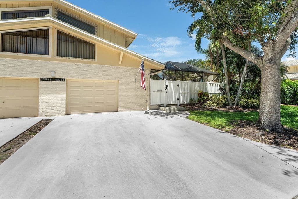 3+1 Mülk — 12584 WOODMILL Drive