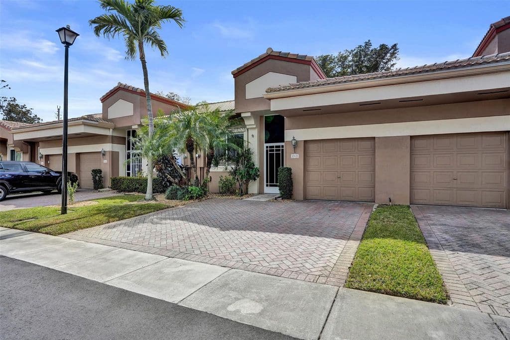 2+1 Müstakil ev — 10116 Lombardy Drive #10116