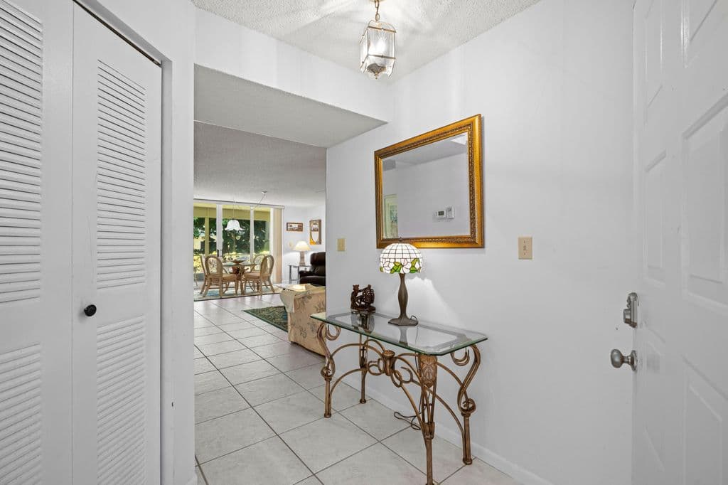2+1 Condo — 106 Half Moon Circle #B1