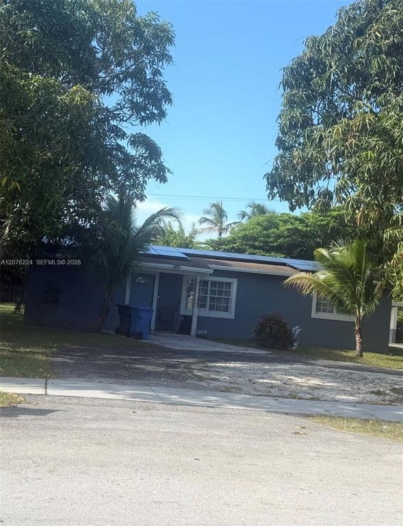 5+1 Müstakil ev — 607 NW 42nd St