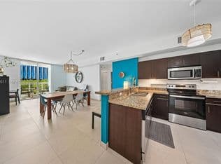 2-bedroom Condo — 2020 Prairie Ave APT 302, Miami Beach, 33139