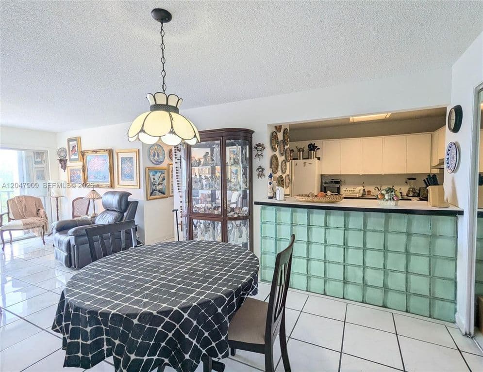 2+1 Condo — 9140 Fontainebleau Blvd APT 504