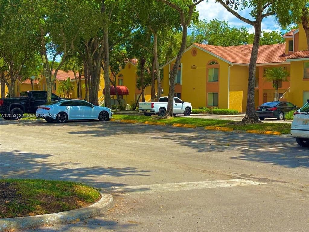 2+1 Condo — 1040 CORAL SPRINGS CLUB #1040