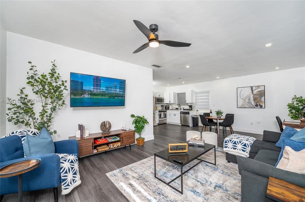 5+1 Mülk — 1704 S Le Jeune Rd