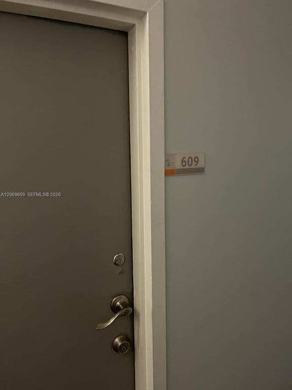 2-bedroom Condo — 2020 NE 135th St APT 609
